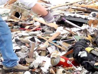 Habitantes y socorristas buscan sobrevivientes en Joplin