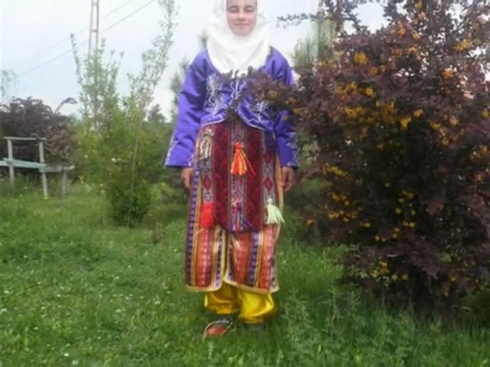 """BAHADIN ŞEHİT ALİ AKDOĞAN İLKÖĞRETİM OKULU EGE YÖRESİ HALK OYUNU EKİBİ""