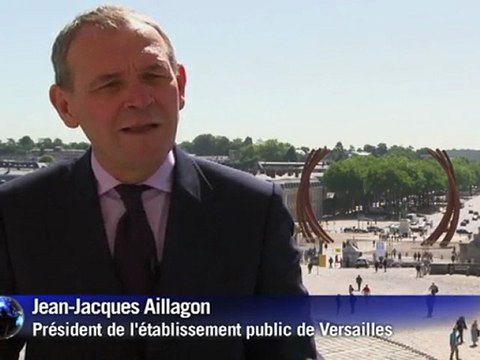 Versailles accueille les sculptures d'acier de Bernar Venet
