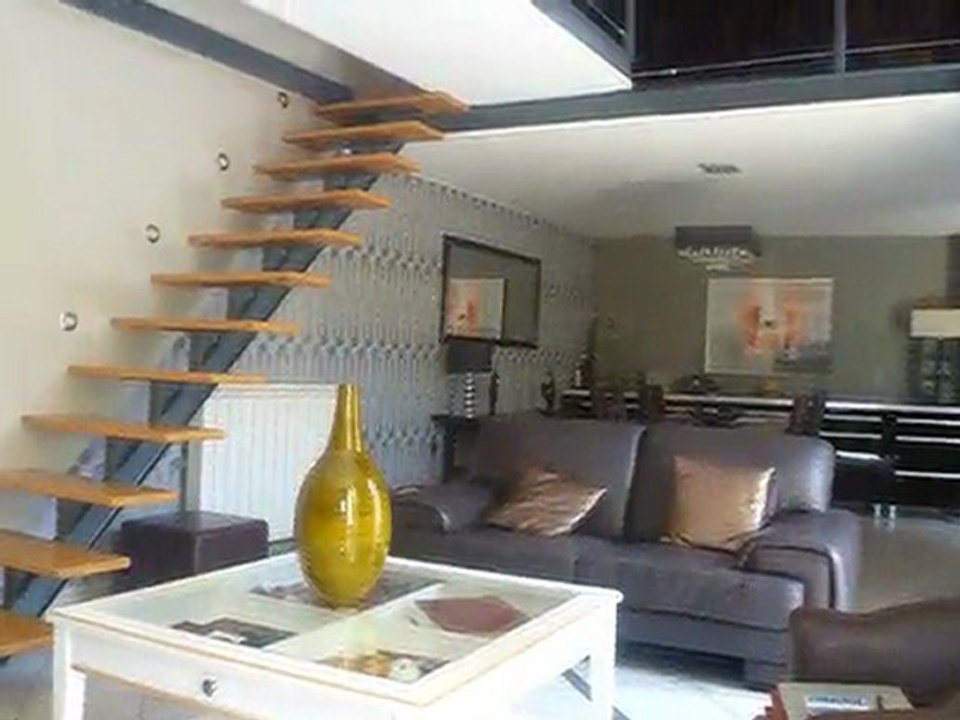 Maison de Type Loft de 90m2 entièrement aménagée sur 100m2 de jardin paysagé avec terrasse.