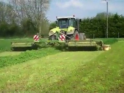 éric récolte ces fourrages