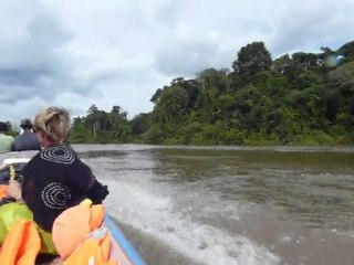 Passage d'un saut sur le Maroni