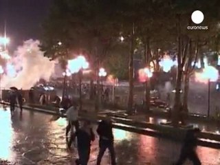 Tiflis'te hükümet karşıtları polisle çatıştı
