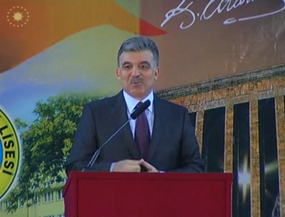 Cumhurbaşkanı Abdullah Gül, 125. yaşını kutlayan Ankara Atatürk Lisesi'ni ziyaret etti.