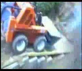 0344 - Faceplant avec un mini Tractopelle