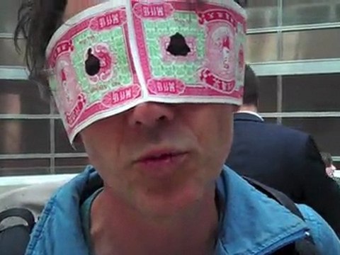 Interview d'un militant anti-G8 - occupation de l'agence de notation Standard and Poor's