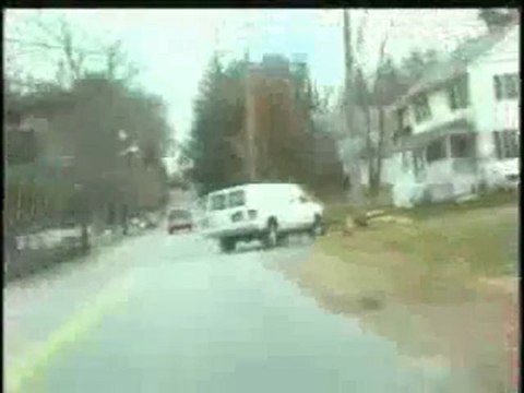 0350 - Il a les flics au cul