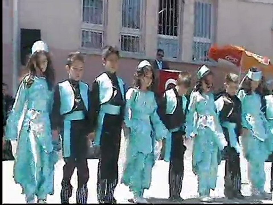 plevne ilköğretim okulu 2/A  sınıfı  23 NİSAN Folklor  Gösterisi  KEREM KORKUT
