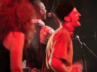 "Les Mercenaires de l'ambiance", c'est quoi même ? L'orchestre de Bal de l'Afrique enchantée ! By Vlad et Solo 2