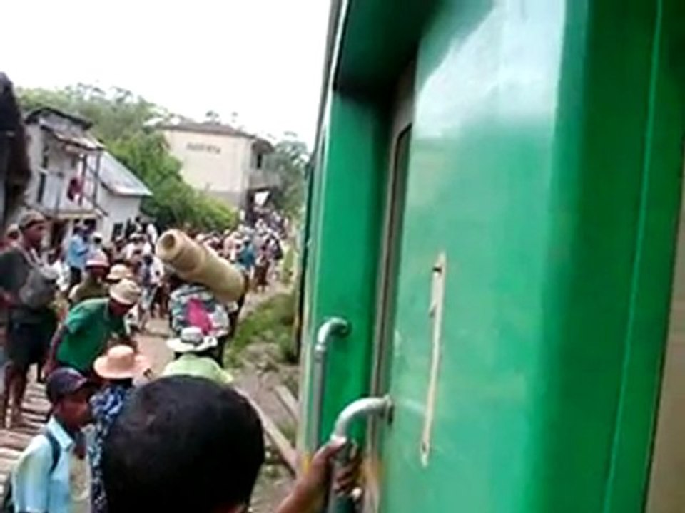 MADAGASCAR.Le train pour Manakara.