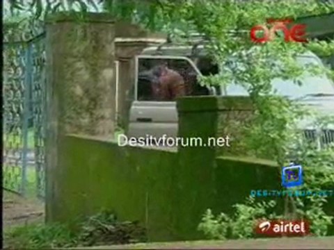 Kaala Saaya - 26th May 2011 Watch Online Video Pt-4