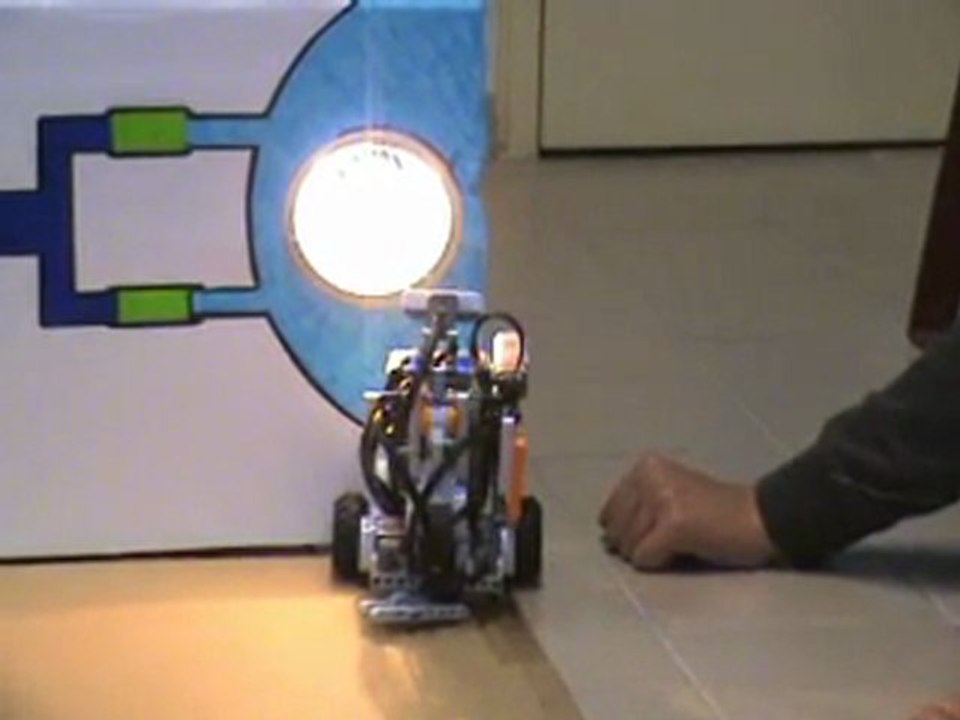 Projet robotique College Chabanais 2010 R2D2 vidéo4