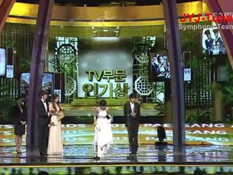 [Vietsub] 110526 Yuchun win Popularity Award @ 47th Beaksang Awards [symphony team]