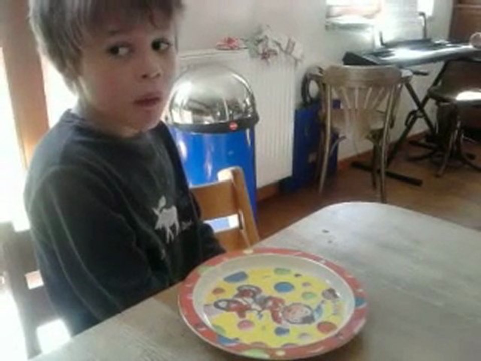 Arthur mange lentement