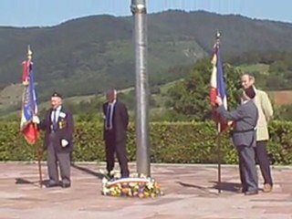 Dépôt de gerbe de l'amicale de la 1ère DFL à la nécropole de Sigolsheim mai 2011