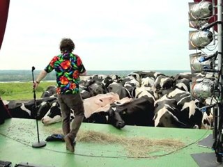 THE LAUGHING COW “Pull The Udder One” With Milton Jones (Part 4 of 4)