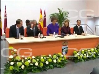 La Reina inaugura un centro de dependientes