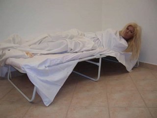 Elena Venti - Se epiasa na kaneis trio kai pao sto psixiatrio