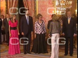 La Reina y Doña Letizia nos enseñan cómo ir de gala