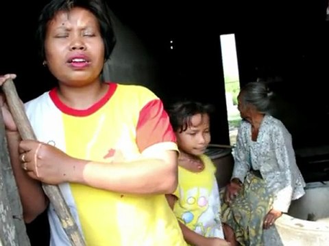 Le volcan indonésien Lusi continue à déverser de la boue