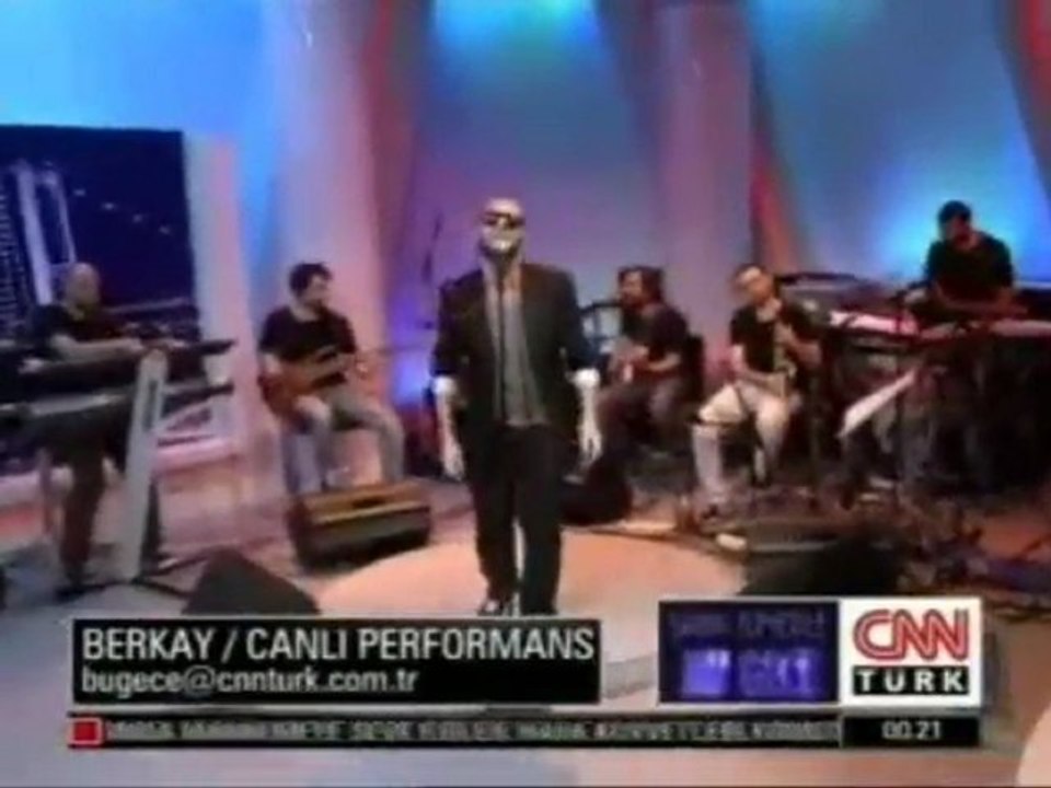 Berkay - Gitmeseydin 2011 (CNN Türk Canlı Performans)