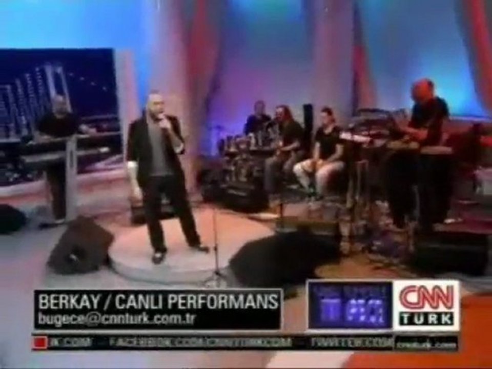 Berkay - Hovarda 2011 (CNN Türk Canlı Performans)