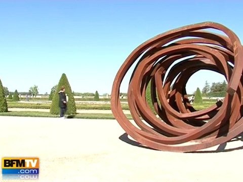 Les sculptures d'acier de Venet à Versailles