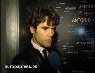 Antonio Miró presenta una colección de relojes