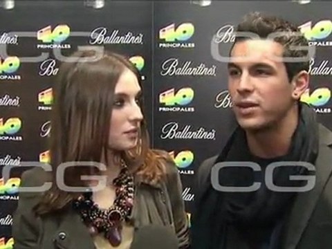 Mario Casas y María siguen a tres metros...