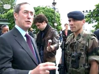 Claude GUÉANT à Montmartre afin de faire le point sur le dispositif Vigipirate