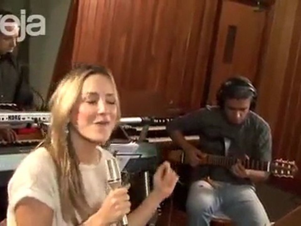 Claudia Leitte canta Um Dom