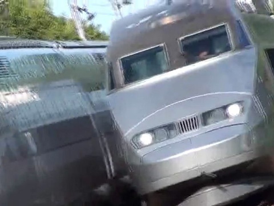 Tgv croise un Ter entre rennes