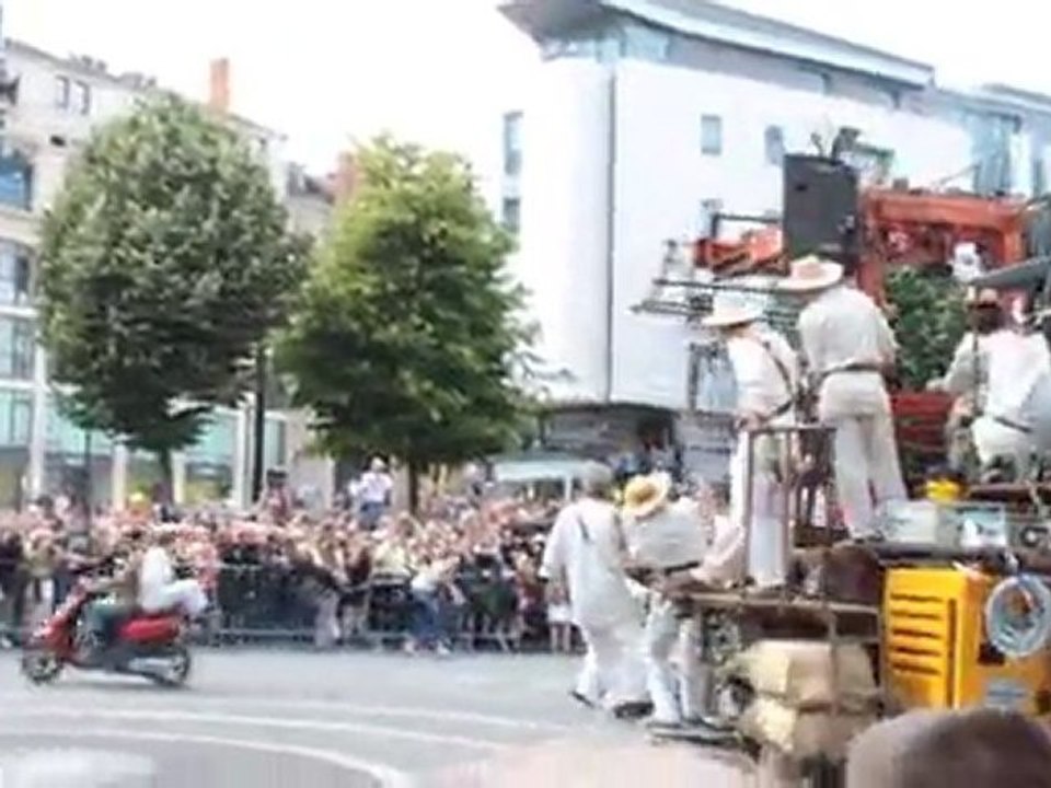 El Xolo galope sur le cours des 50 otages à Nantes !