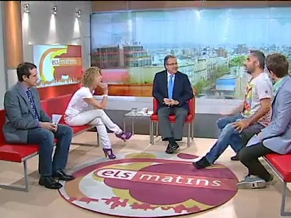 TV3 - Els matins - "Shakiras" i "Shakiros" fan un càsting per ballar el "Waka Waka" amb Shakira