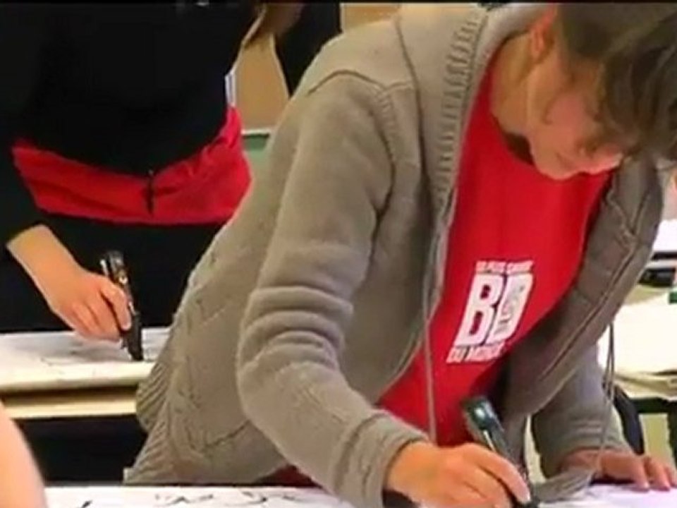 Record du Monde de la BD à Lyon _ Les dessinateurs en plein travail