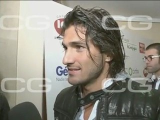 Hugo Salazar, trae locas a las reporteras