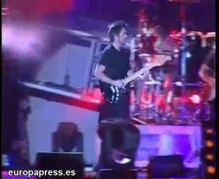 'El canto del loco' y 'Juanes' hacen saltar a sus fans