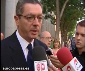 Gallardón visita a víctimas de Barajas