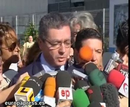 Gallardón visita a los heridos en el Hospital Ramón y Cajal