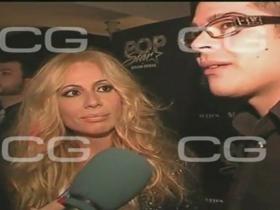 Marta Sánchez canta con Brian Cross