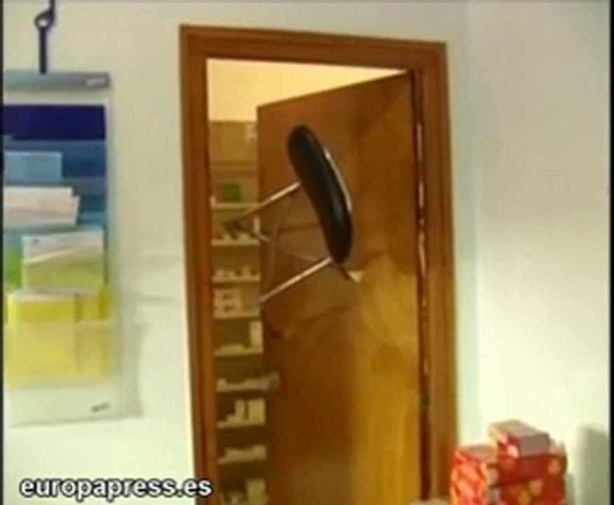 Un hombre ayuda detención dos atracadores