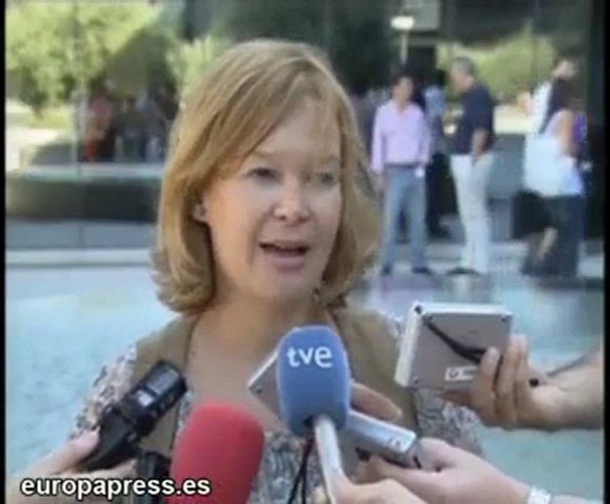 Pajín pregunta si también dimitirá Camps y Costa