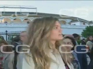 Alejandra Ruiz Rato con su chico en los toros