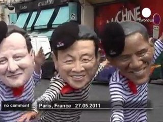 Les Grands du G8 s'offrent un bain de foule - no comment