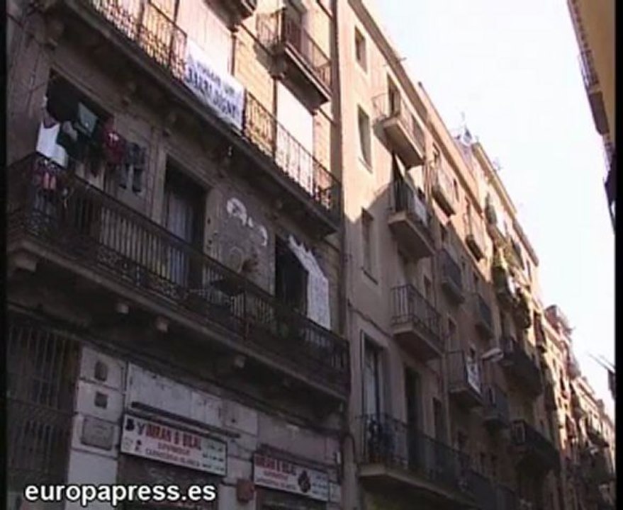 Un joven muere apuñalado en el Raval