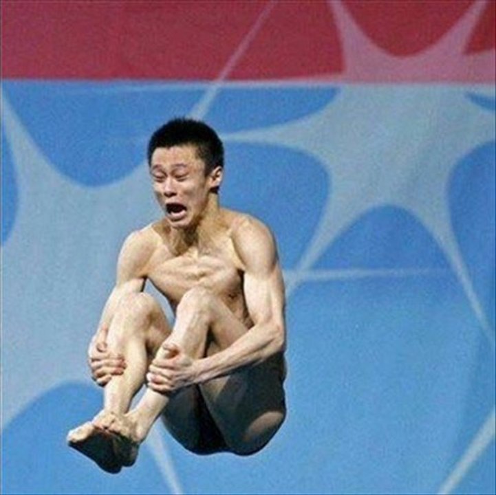 pipi dans la piscine (saluu)