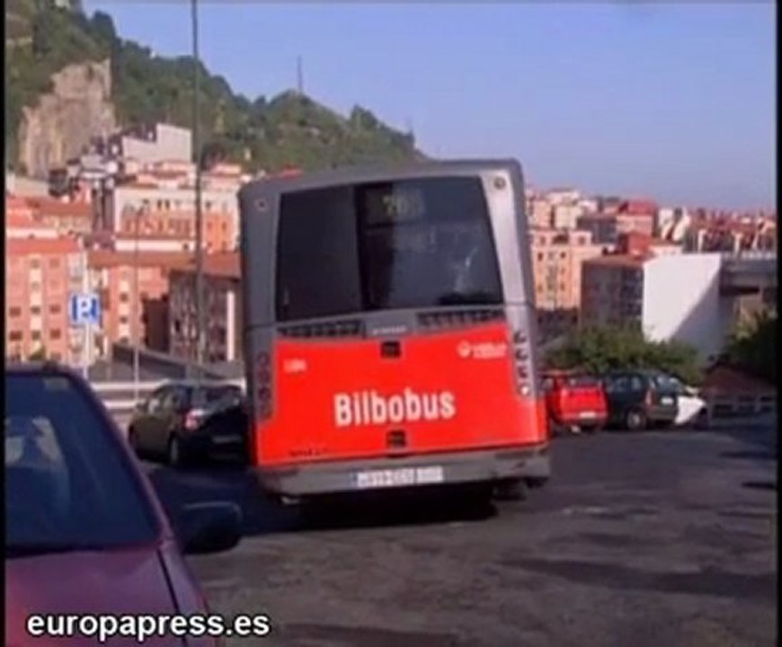 Encapuchados incineran autobús en Bilbao