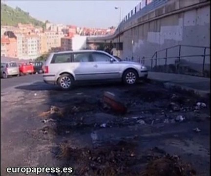 Encapuchados queman autobús en Bilbao