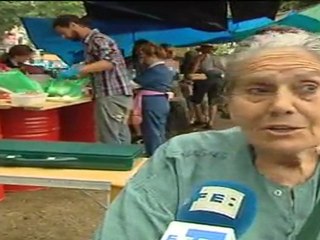 Los indignados de Sol y Barcelona deciden su futuro en asambleas