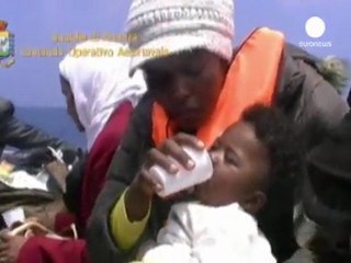 Hundreds of refugees arrive on Lampedusa